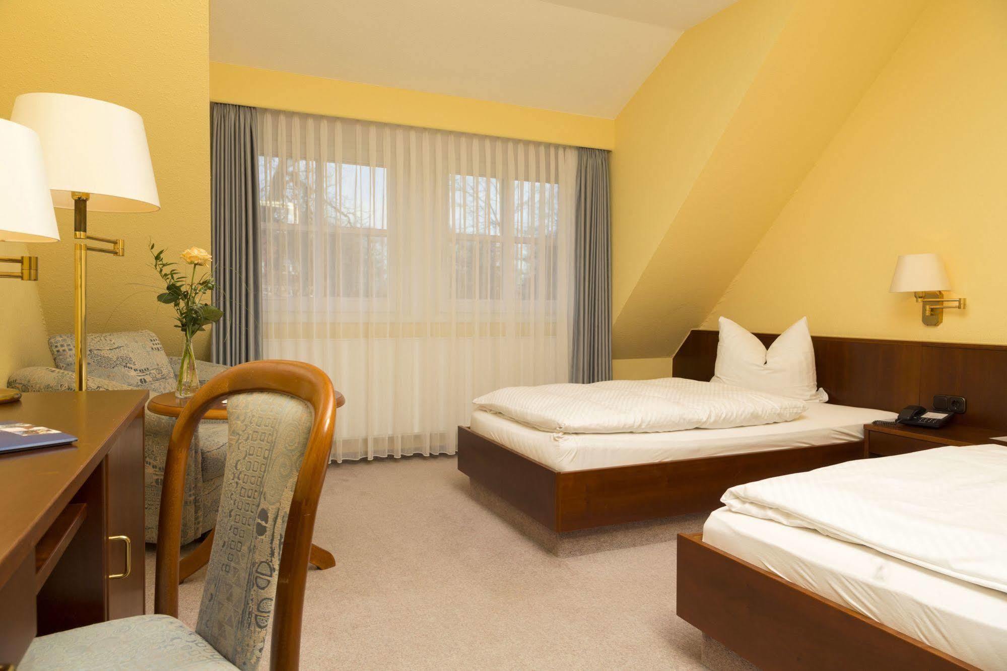 Ringhotel Residenz Wittmund Exterior foto